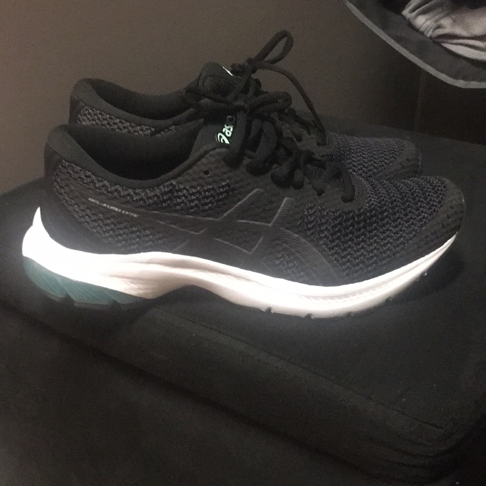 ASICS running shoe 7.5
